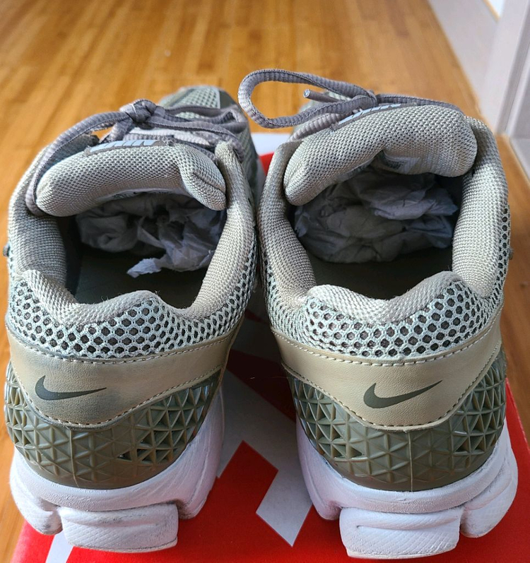 나이키 줌보메로5 올리브 카키 255 이미지