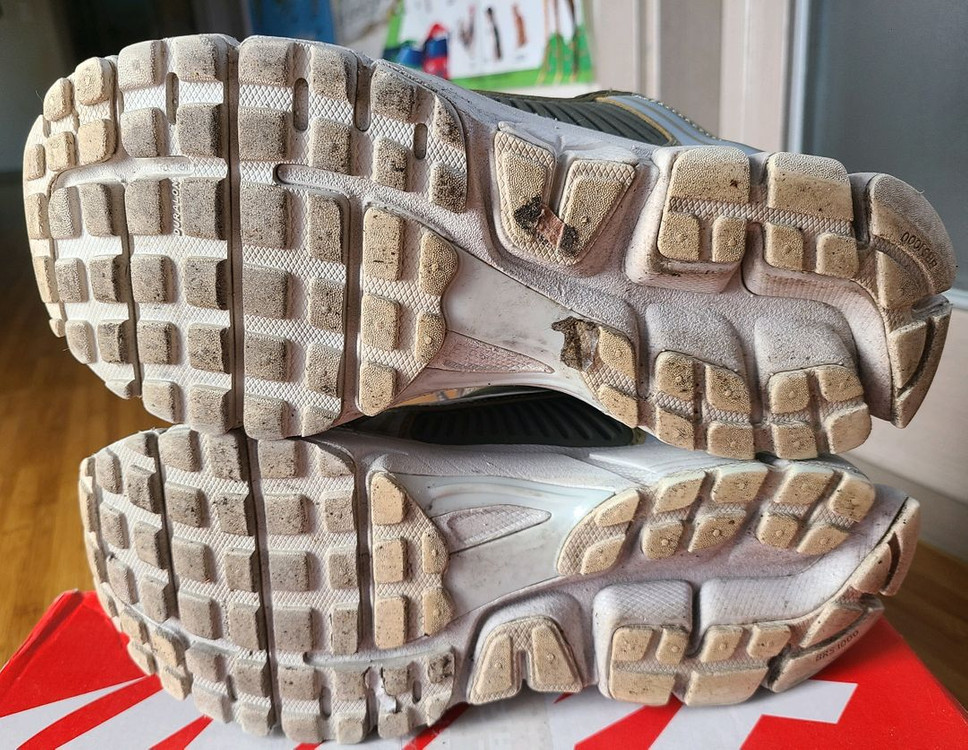 나이키 줌보메로5 올리브 카키 255 이미지