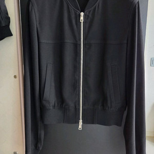 띠어리 봄버 크롭 점퍼 ㅡ정품 가격내림