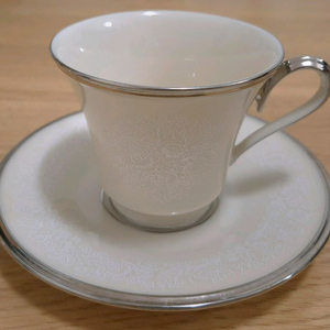 레녹스 문스펀 찻잔소서 이미지