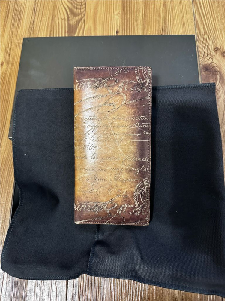 인기 절정 벨루티 장지갑 이미지