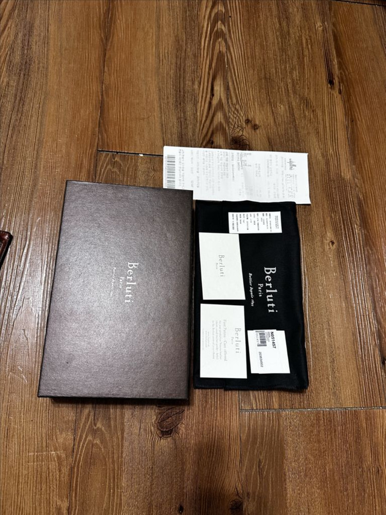 인기 절정 벨루티 장지갑 이미지