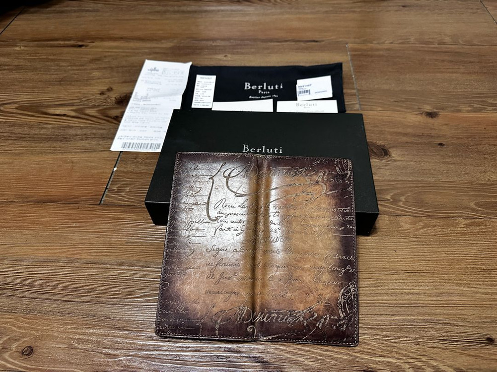 인기 절정 벨루티 장지갑 이미지