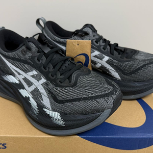 아식스 슈퍼블라스트2 블랙/화이트 245