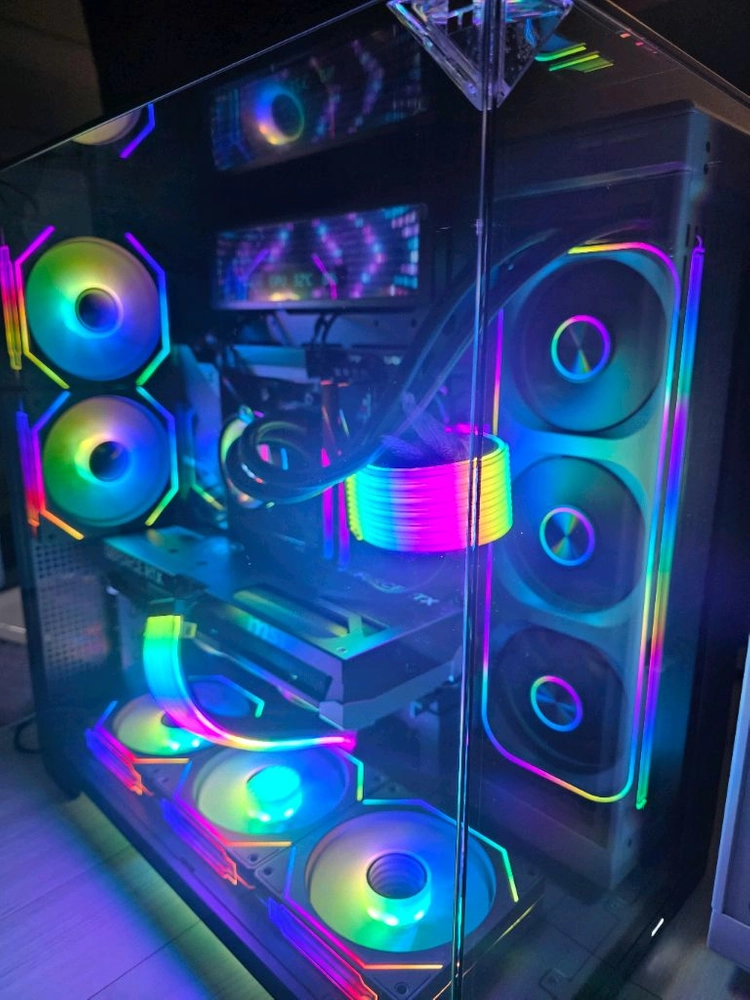 라이젠7 9800x3d rtx5080 신품pc 감성본체 싸게 팝니다 이미지