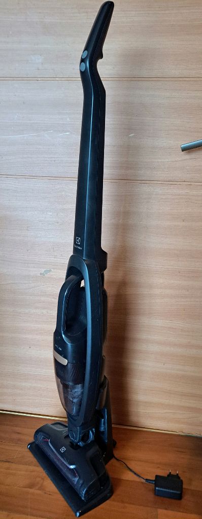 일렉트로룩스 무선 청소기 (부품용)--1