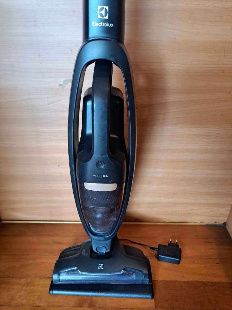 일렉트로룩스 무선 청소기 (부품용)--3