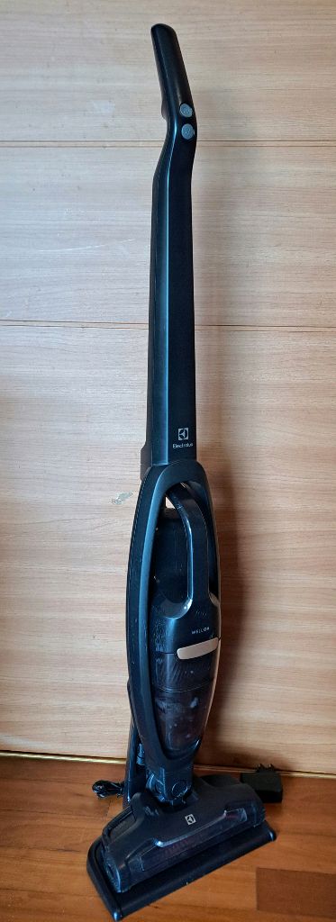 일렉트로룩스 무선 청소기 (부품용)--4