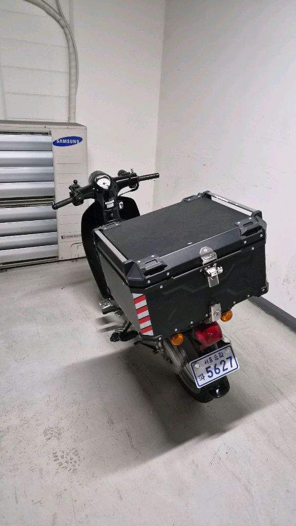 슈퍼커브 23년식 5300키로 팝니다--1