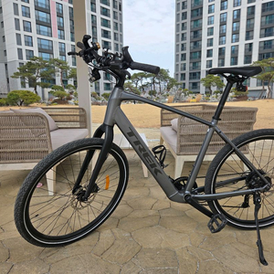 Trek 듀얼스포츠 플러스 전기자전거 이미지