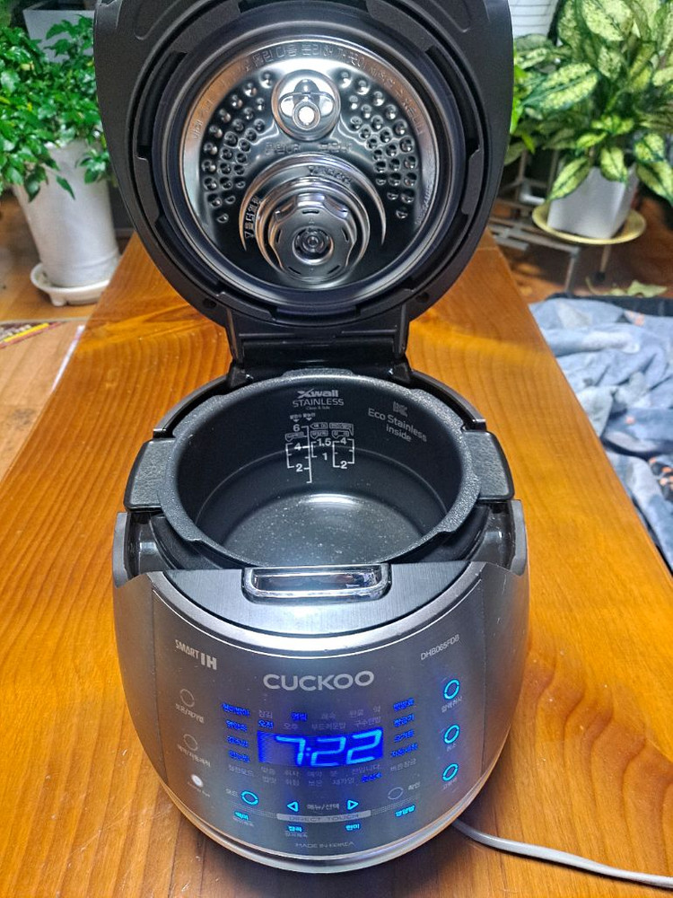 쿠쿠전기압력밥솥 스텐내솥 6인용 DHB065FDB 성남시--2