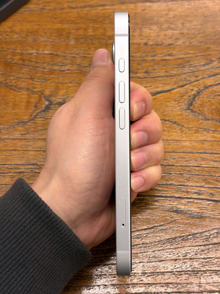 아이폰16e 화이트 256GB 자급제 (2주사용)--3