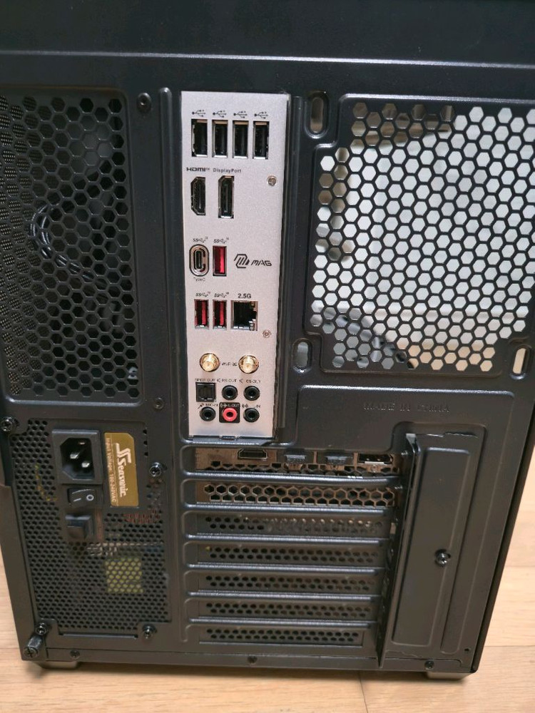 고성능 게이밍 컴퓨터--1