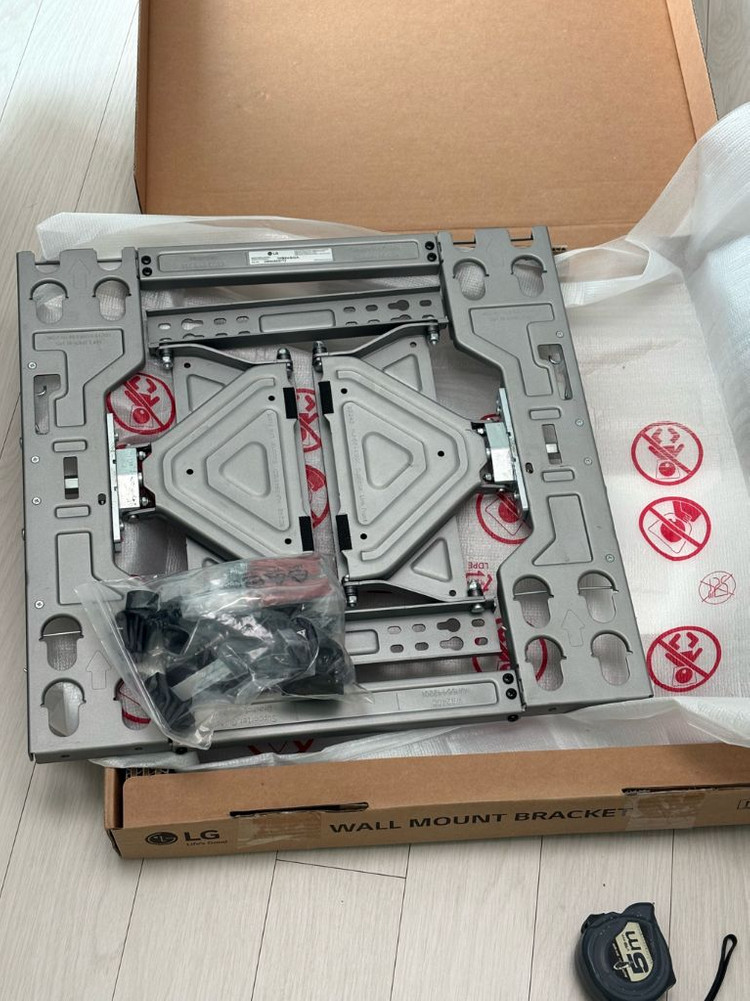 LG 정품 벽걸이 TV 브라켓 이미지