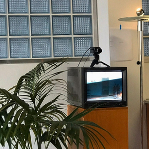 브라운관 모니터 + 아날로그 CCTV 이미지