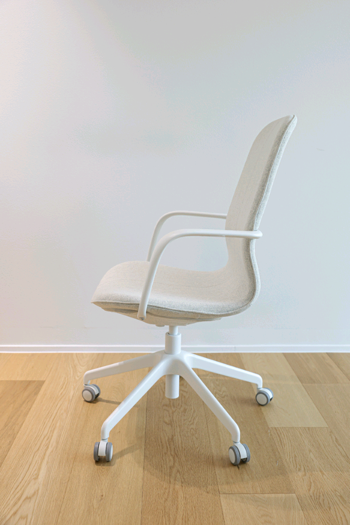 이케아 롱피엘 LANGFJALL 의자 판매합니다. 이미지