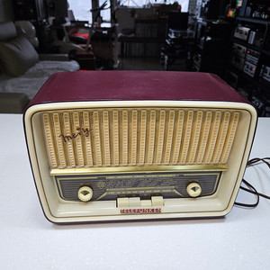 텔레풍켄 Medy R. 266 진공관 라디오 입니다.