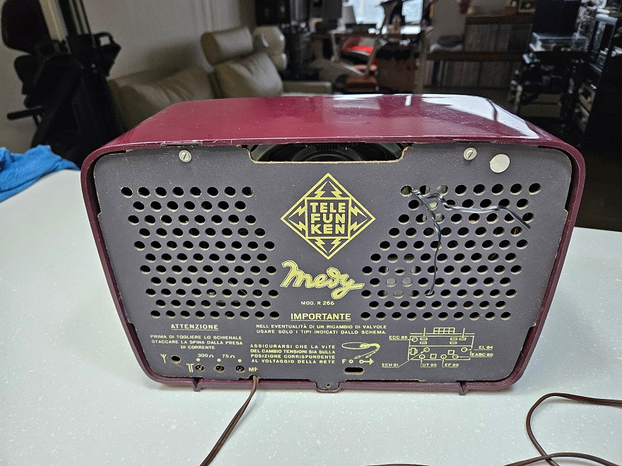 텔레풍켄 Medy R. 266 진공관 라디오 입니다.--3