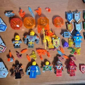 레고 넥소나이츠 피규어 및 소품 대량