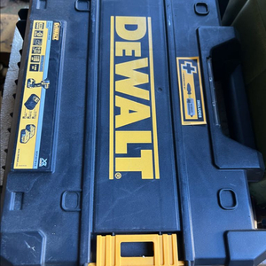 디월트 공구 케이스 이미지