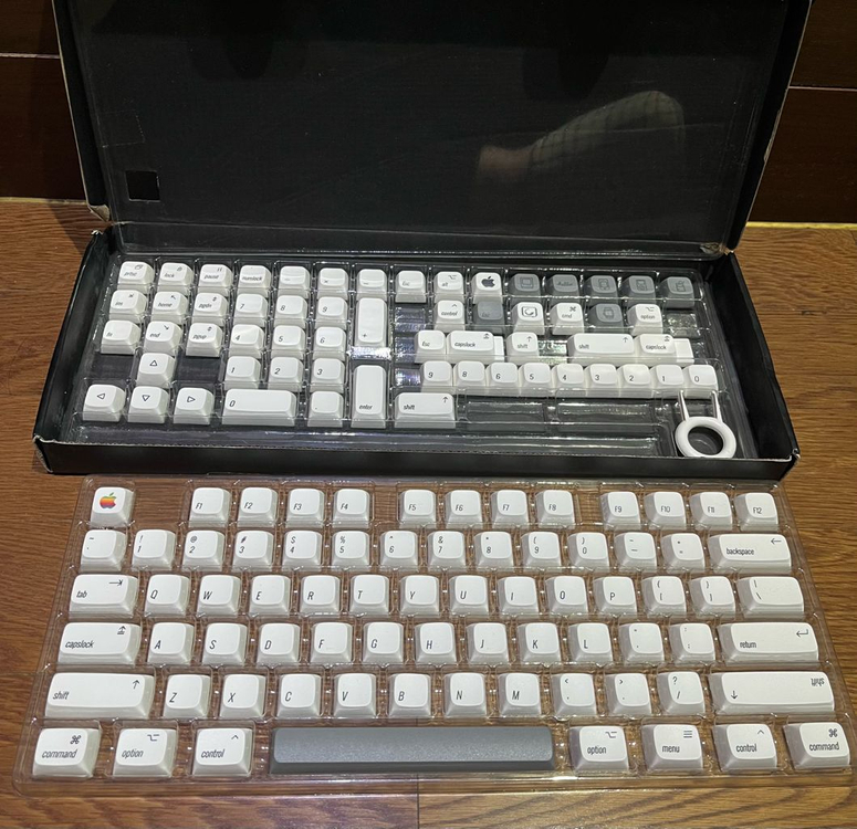 아이페이,Cmk, kbdiy, 스웨그키 블랙 투명 키캡 팝니다 이미지