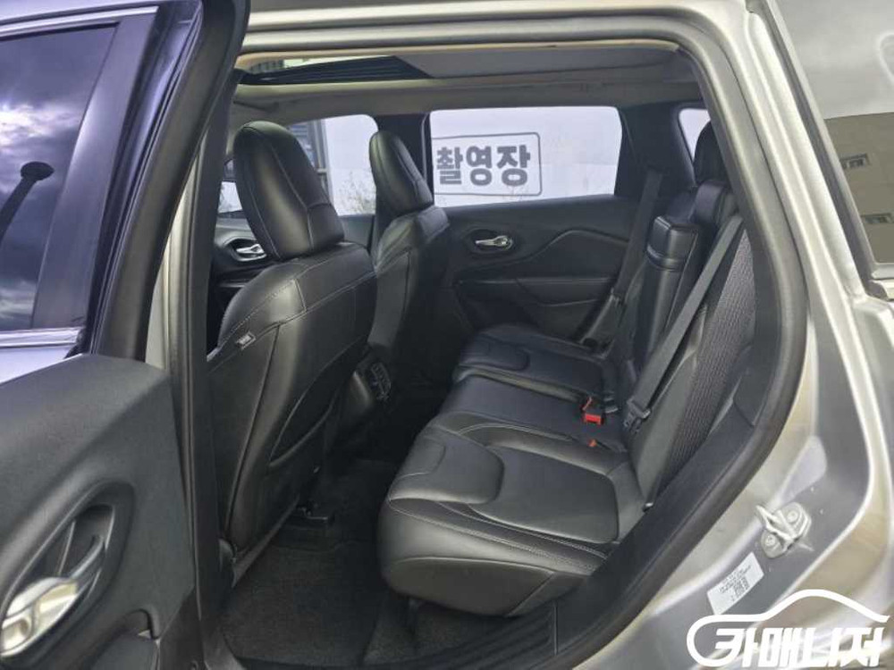 [지프]체로키(KL) 2.4 론지튜드 AWD (5인승) #3월급매--5