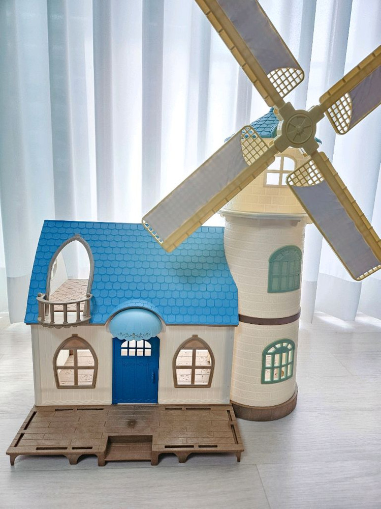 실바니안 파란 지붕 풍차 하우스 부동산 건물 집 이미지