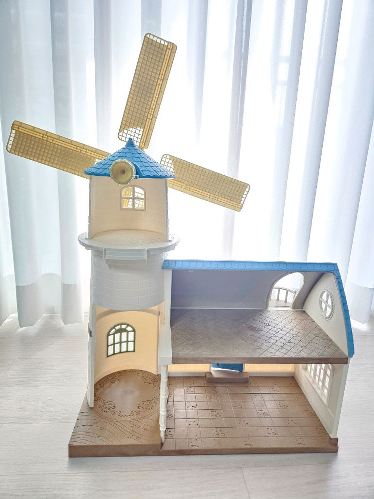 실바니안 파란 지붕 풍차 하우스 부동산 건물 집 이미지