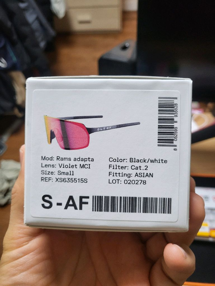 아웃오브 램스2 스포츠 고글 클래식 선글라스 런닝 자전거 편광 미개봉 판매합니다. 이미지