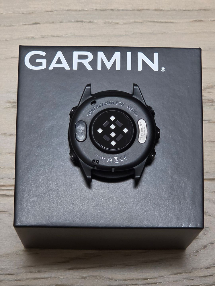 가민 포러너 570 42mm 블랙 SSS급 (정품 스트랩 2개, 힐링쉴드 필름 5개)--1
