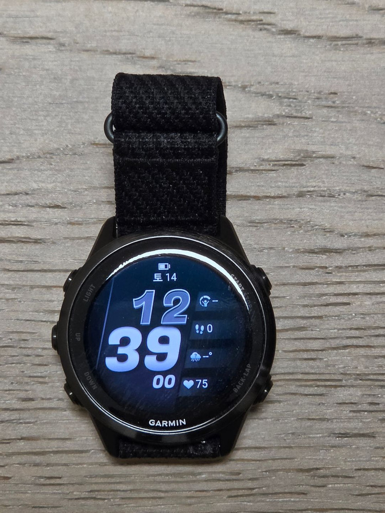 가민 포러너 570 42mm 블랙 SSS급 (정품 스트랩 2개, 힐링쉴드 필름 5개)--3