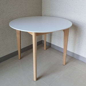 까사미아 식탁 세라믹 테이블 부엌 대리석 책상 한샘 리바트 까레클린트 카레 몽키우드래디쉬 세라믹 원형 테이블과 의자