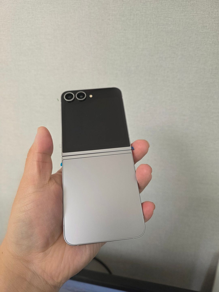 갤럭시 Z플립6 실버 256기가 새상품 팝니다 이미지