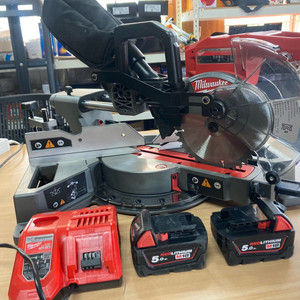 밀워키 M18 FMS190 슬라이딩 각도 절단기 세트 이미지