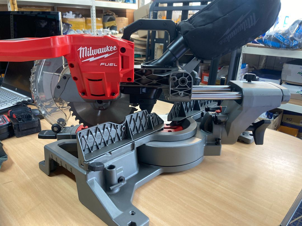 밀워키 M18 FMS190 슬라이딩 각도 절단기 세트 이미지