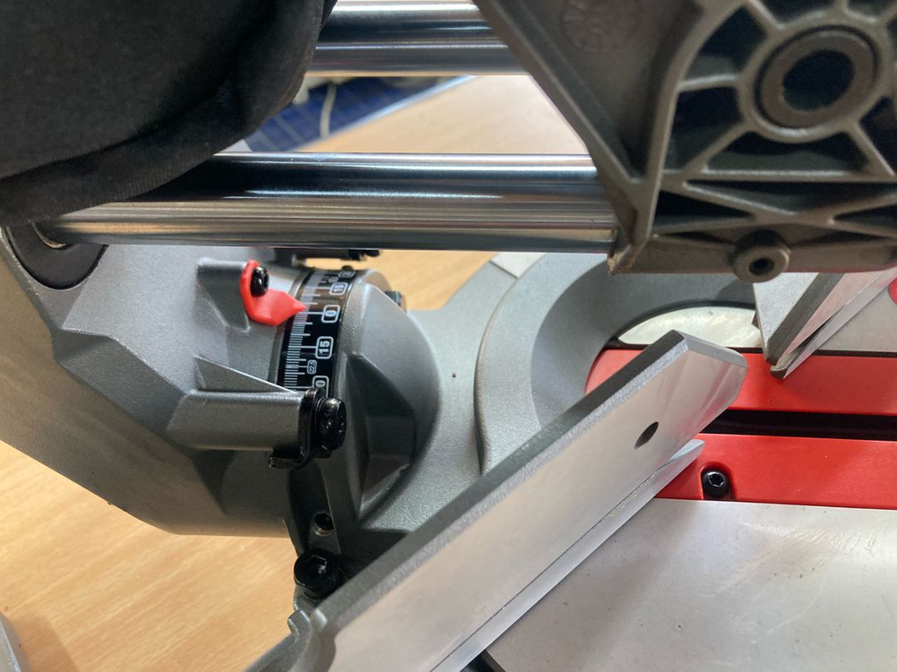 밀워키 M18 FMS190 슬라이딩 각도 절단기 세트 이미지