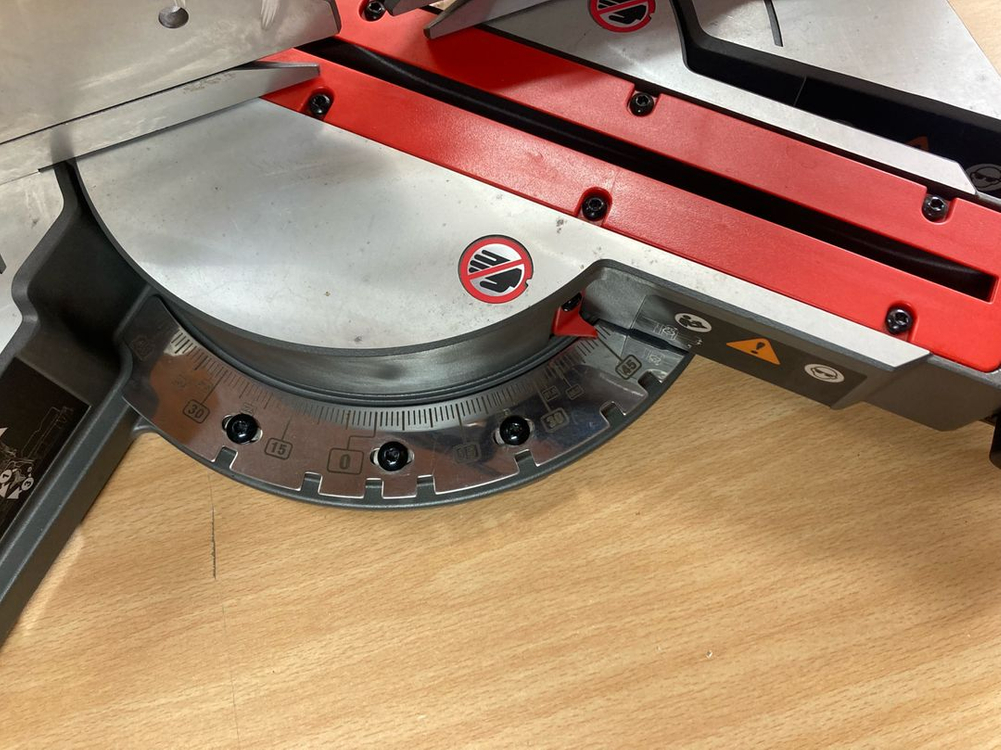 밀워키 M18 FMS190 슬라이딩 각도 절단기 세트 이미지