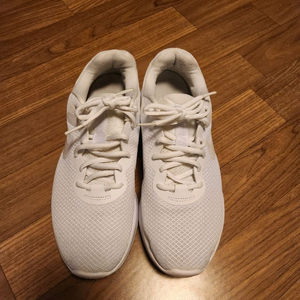 나이키 레볼루션 화이트