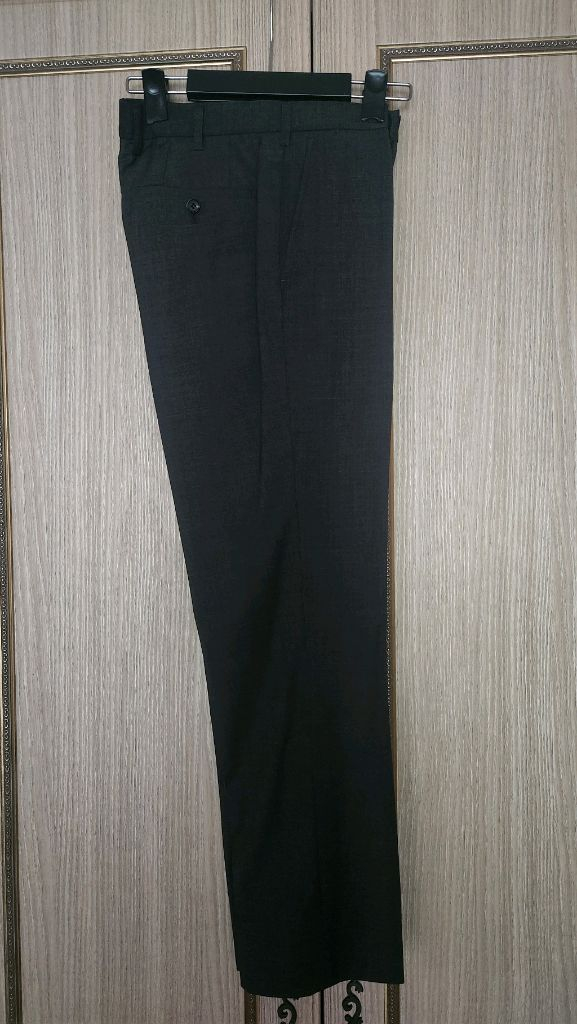 지이크 다크그레이 정장 셋업입니다.--2