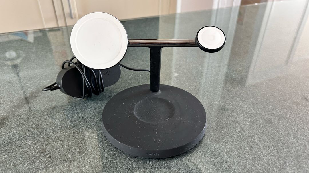 벨킨 3in1 맥세이프충전기 15W 아이폰 애플워치 고속 무선 충전 스탠드 WIZ017kr(블랙)--1