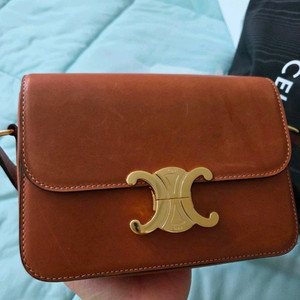 셀린느 트리옹프 클래식 숄더백 브라운