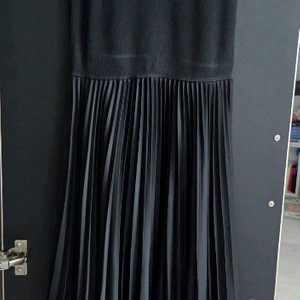 띠어리 니트 플리츠 원피스 ㅡ 정품 가격내림