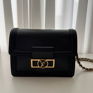 루이비통 에삐 도핀 MM 금장 블랙 체인 숄더백 이미지