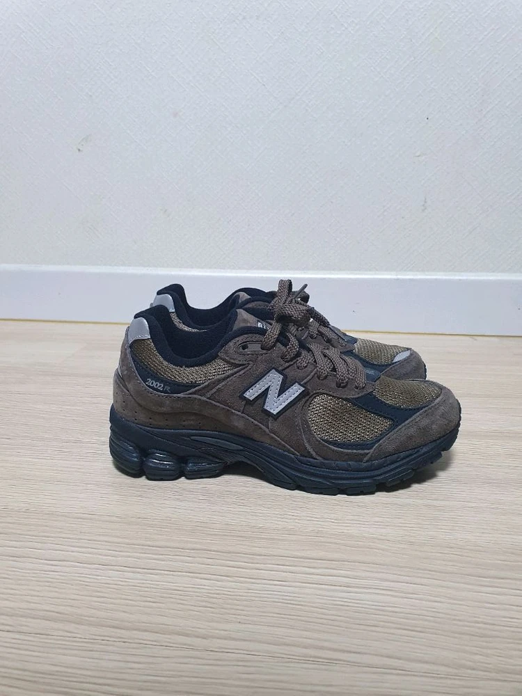 뉴발란스 2002R 브라운 운동화 230 이미지