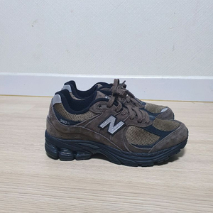 뉴발란스 2002R 브라운 운동화 230 이미지
