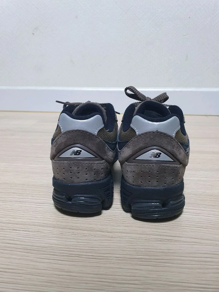뉴발란스 2002R 브라운 운동화 230 이미지
