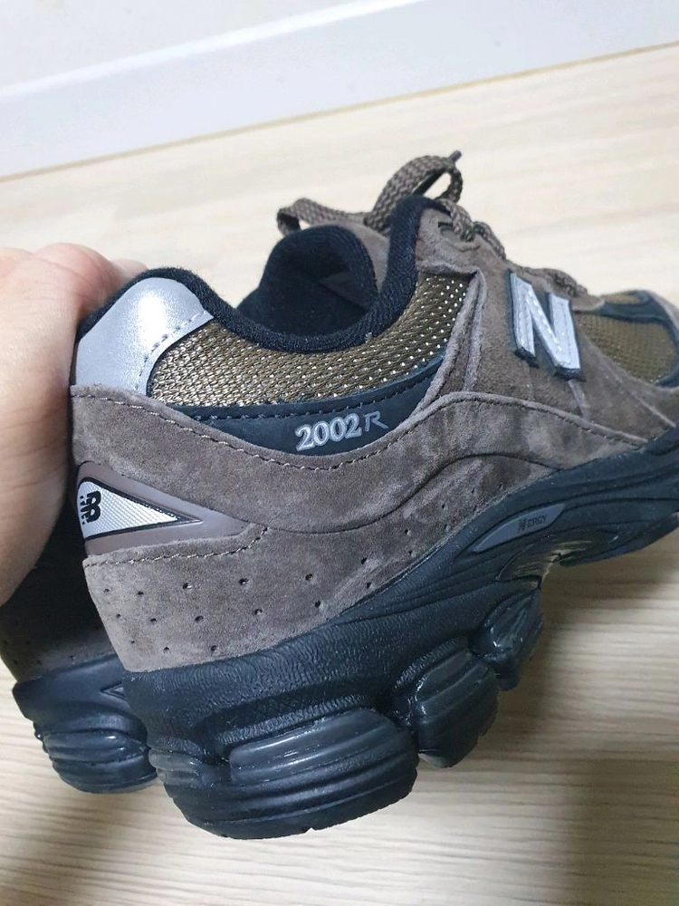 뉴발란스 2002R 브라운 운동화 230 이미지