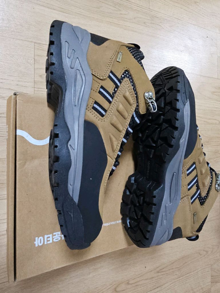 마운티아 BACTE-R 남녀 공용 등산화 245mm클래식 방수 미드컷 풀박스 새상품--7