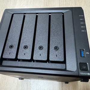 시놀로지 DS420+ 4베이 NAS + 씨게이트 아이언울프 프로 8TB HDD 4개 세트 (A급) 이미지