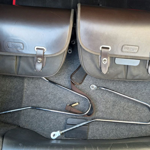 트라이엄프 T120 / T100 정품 패니어 좌우 + 브라켓 풀세트 판매 이미지